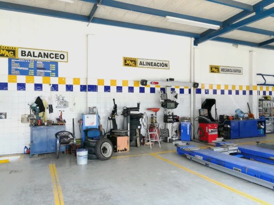 Interior del servicio de alineación y balanceo de Las Mercedes
